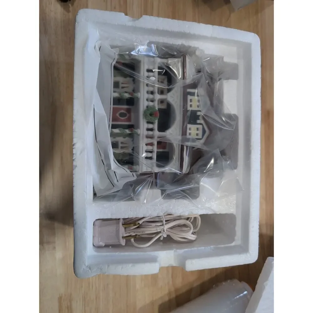 Dept 56‎ New England Village Series CAPTAIN'S COTTAGE 5947-1 Retired EUC W/box